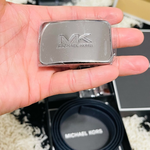 NIB Men’s One Size Michael Kors 4 In 1 Monogram Coated Logo Belt Gift Set Box - Picture 6 of 11